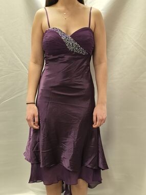 Elegant Purple Spaghetti-Strap Evening Dress with Beaded Detail